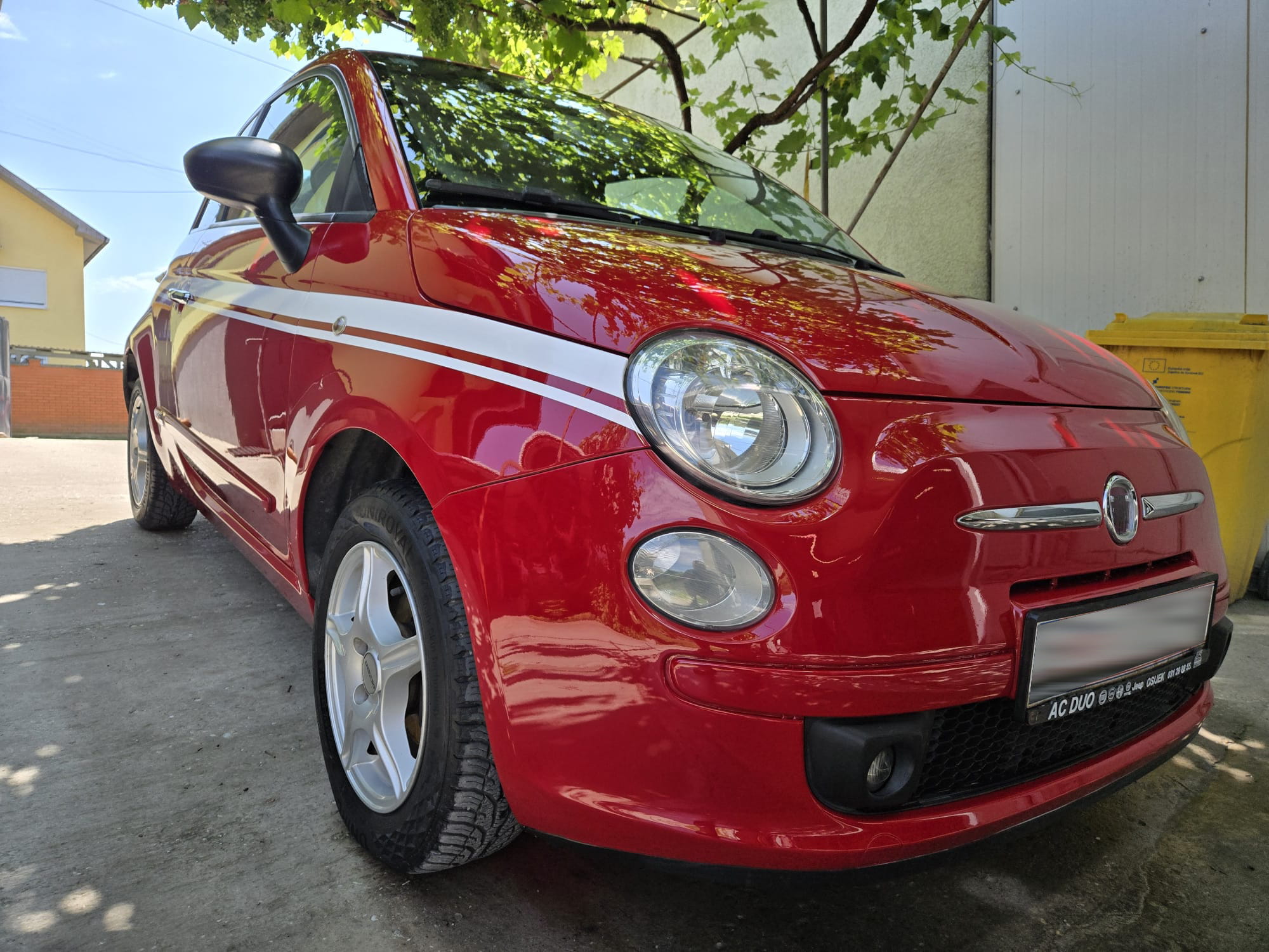 Fiat 500 – kompletna obnova limarije, lakiranje i vinili u autolimarskoj radionici Autokirurgija Omrčen, Osijek (slika 1)