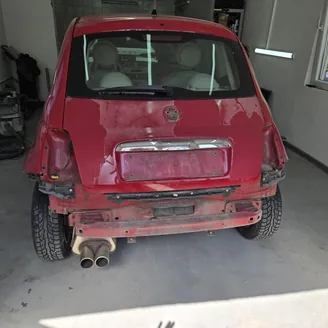 Fiat 500 – kompletna obnova limarije, lakiranje i vinili u autolimarskoj radionici Autokirurgija Omrčen, Osijek (slika 3)