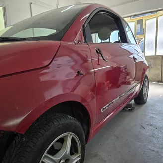 Fiat 500 – kompletna obnova limarije, lakiranje i vinili u autolimarskoj radionici Autokirurgija Omrčen, Osijek (slika 4)