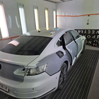 Volkswagen Arteon – popravak karoserije i lakiranje vozila u autolimarskoj radionici Autokirurgija Omrčen, Osijek (slika 2)