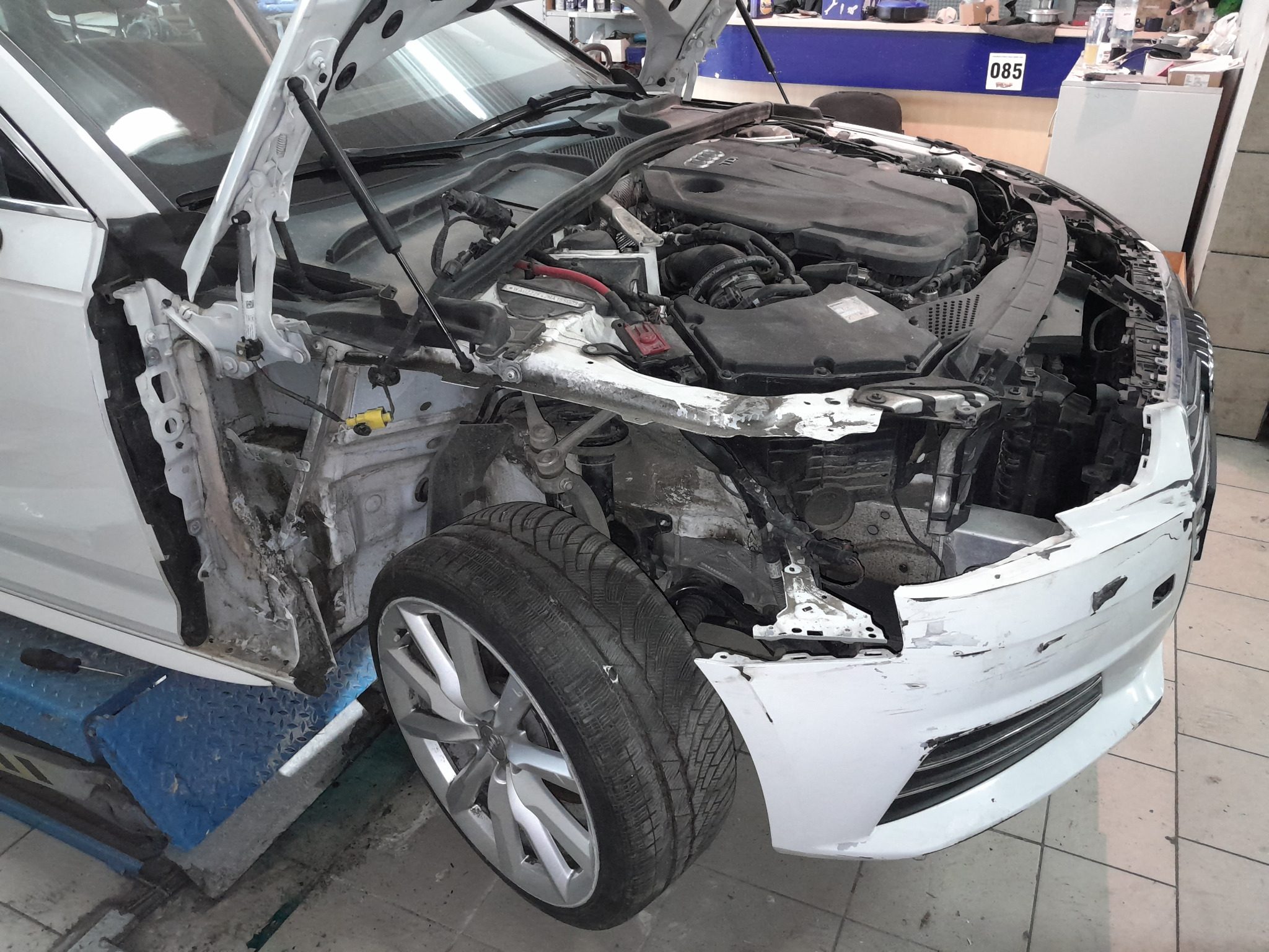 Audi Karavan – popravak karoserije i ravnanje šasije u autolimarskoj radionici Autokirurgija Omrčen, Osijek (slika 1)