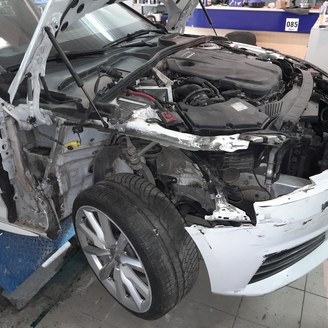 Audi 2 – popravak karoserije i ravnanje šasije u autolimarskoj radionici Autokirurgija Omrčen, Osijek (slika 1)