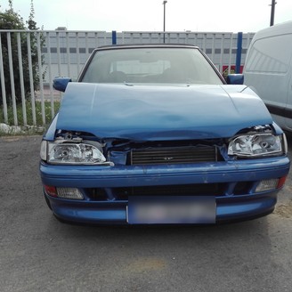 Ford Escort – frontalni sudar – popravak karoserije nakon frontalnog sudara u autolimarskoj radionici Autokirurgija Omrčen, Osijek (slika 1)